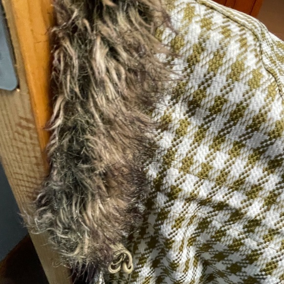 Roxy Snowboarding Coat - Size Medium - Picture 13 of 13